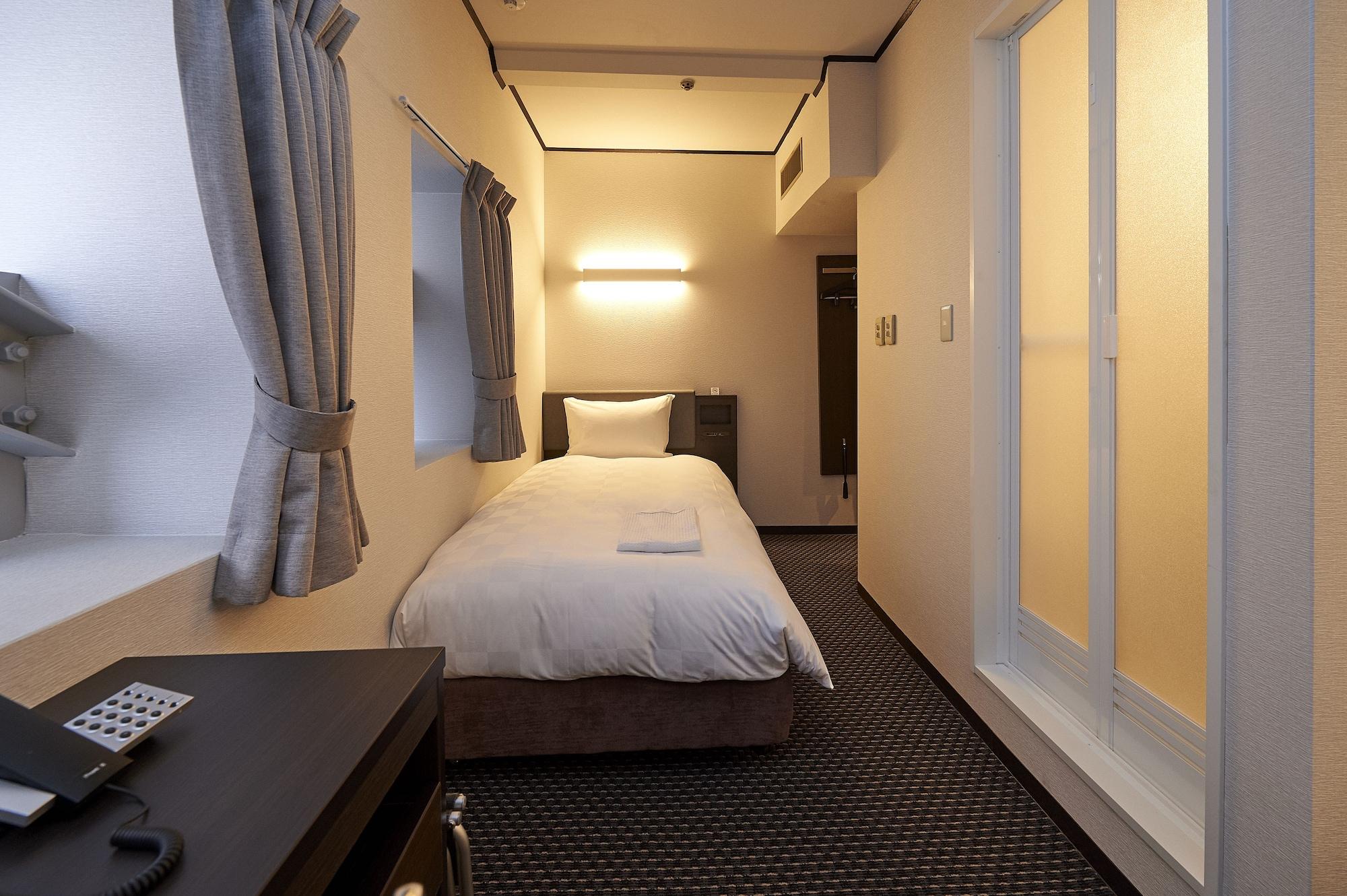 Hotel Consort Shin-Osaka Bagian luar foto