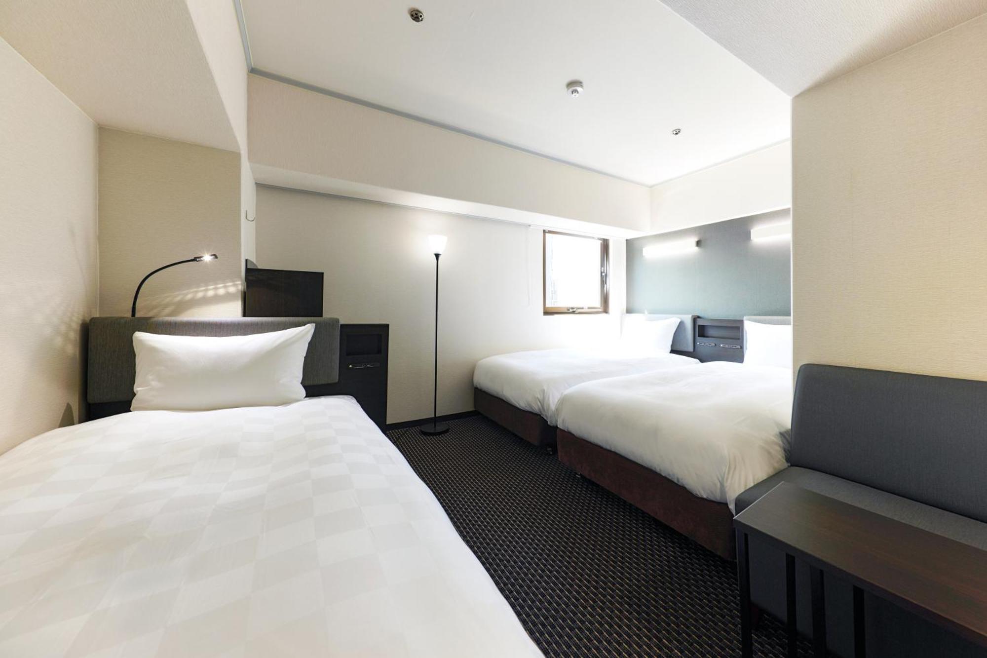 Hotel Consort Shin-Osaka Bagian luar foto