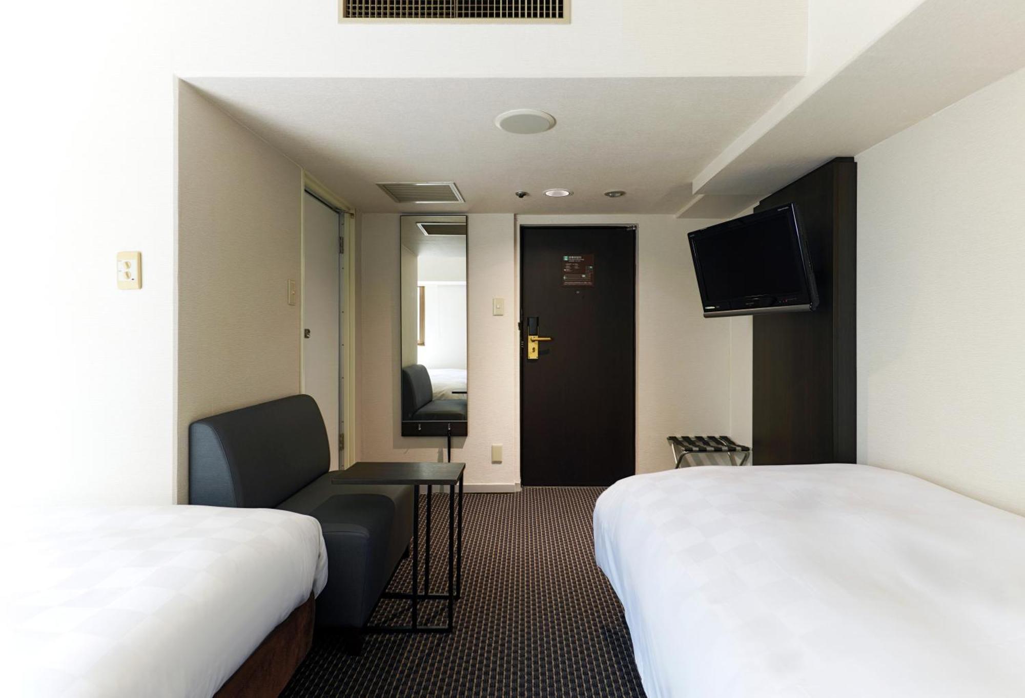 Hotel Consort Shin-Osaka Bagian luar foto
