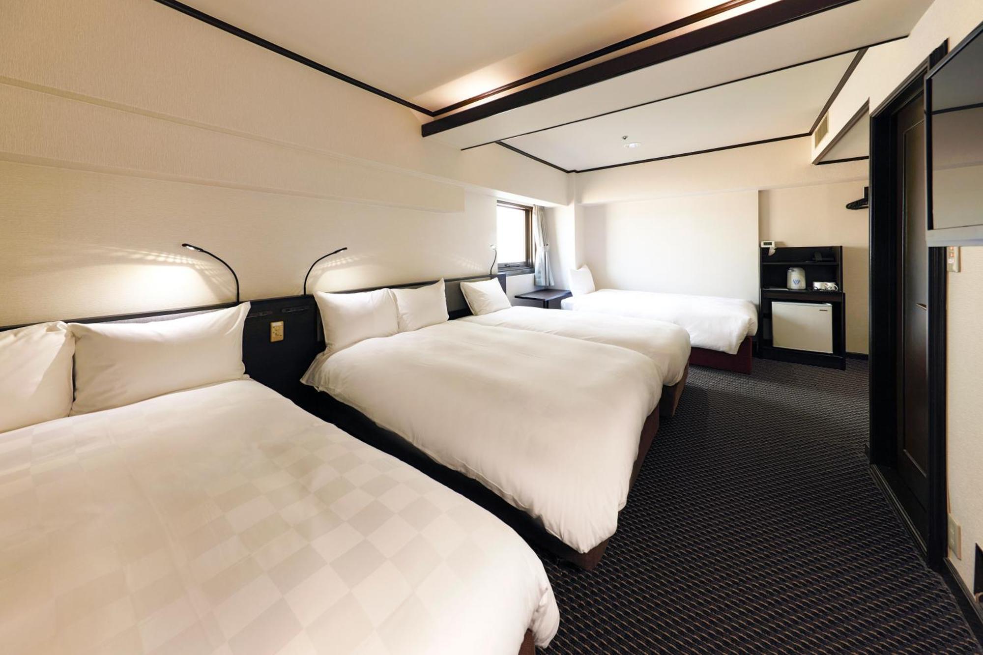 Hotel Consort Shin-Osaka Bagian luar foto