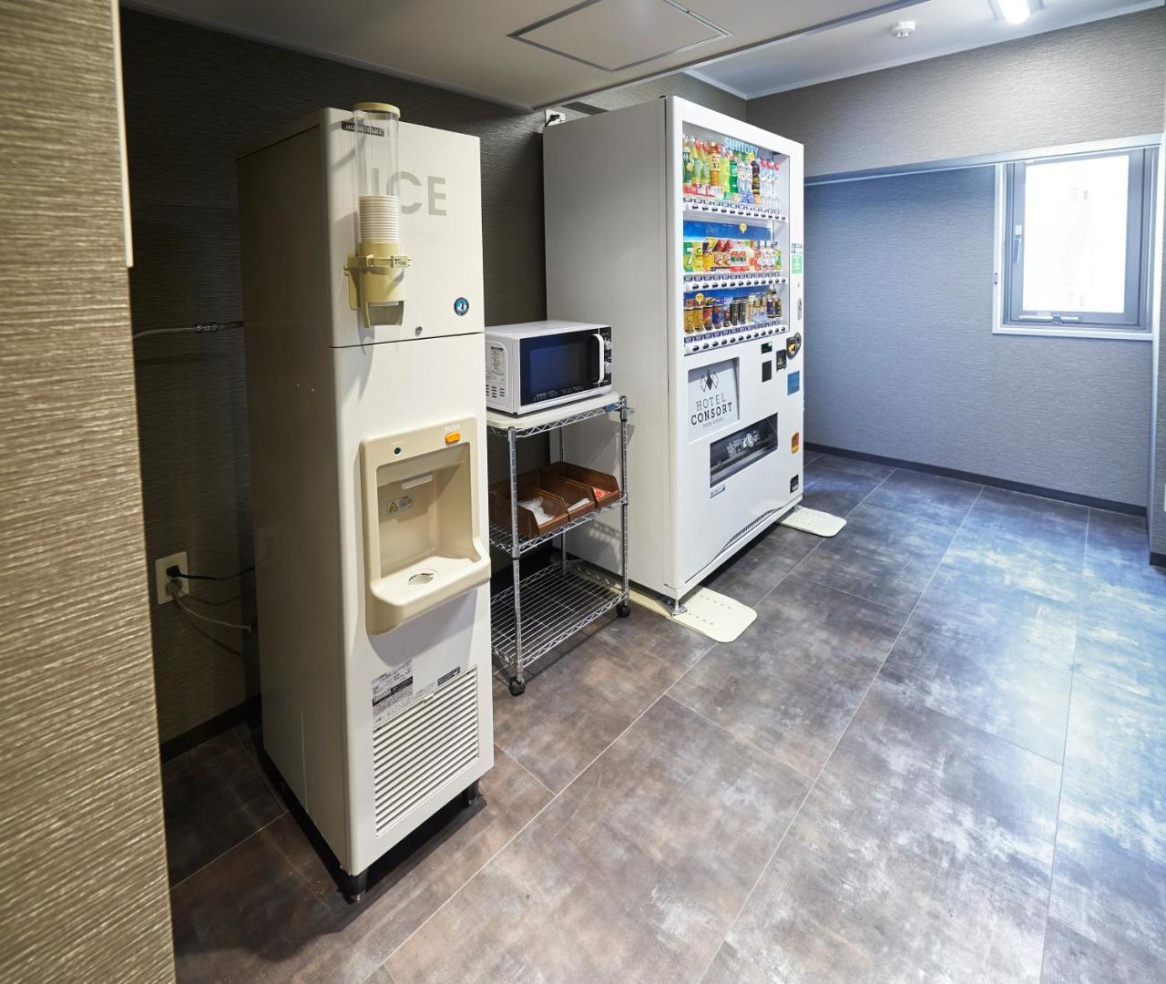 Hotel Consort Shin-Osaka Bagian luar foto